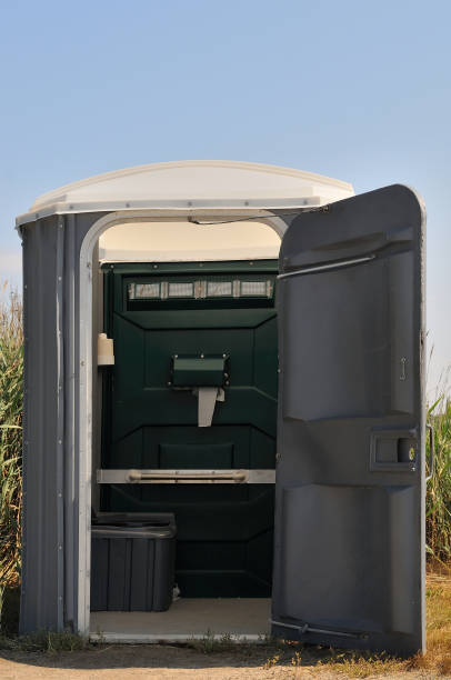 Best Portable restroom trailer rental  in Edinburg, TX
